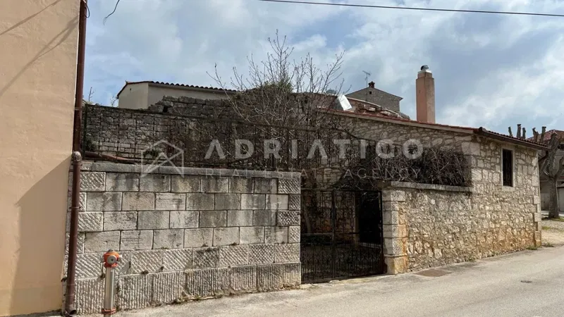 San Lovreč, casa con giardino nel centro della città vecchia – 2