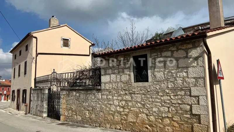 San Lovreč, casa con giardino nel centro della città vecchia – 3