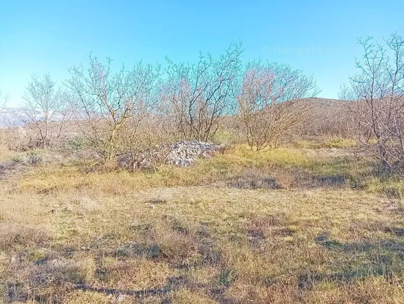 Vrbnik, tágas építési telek tengerre néző kilátással! – 3