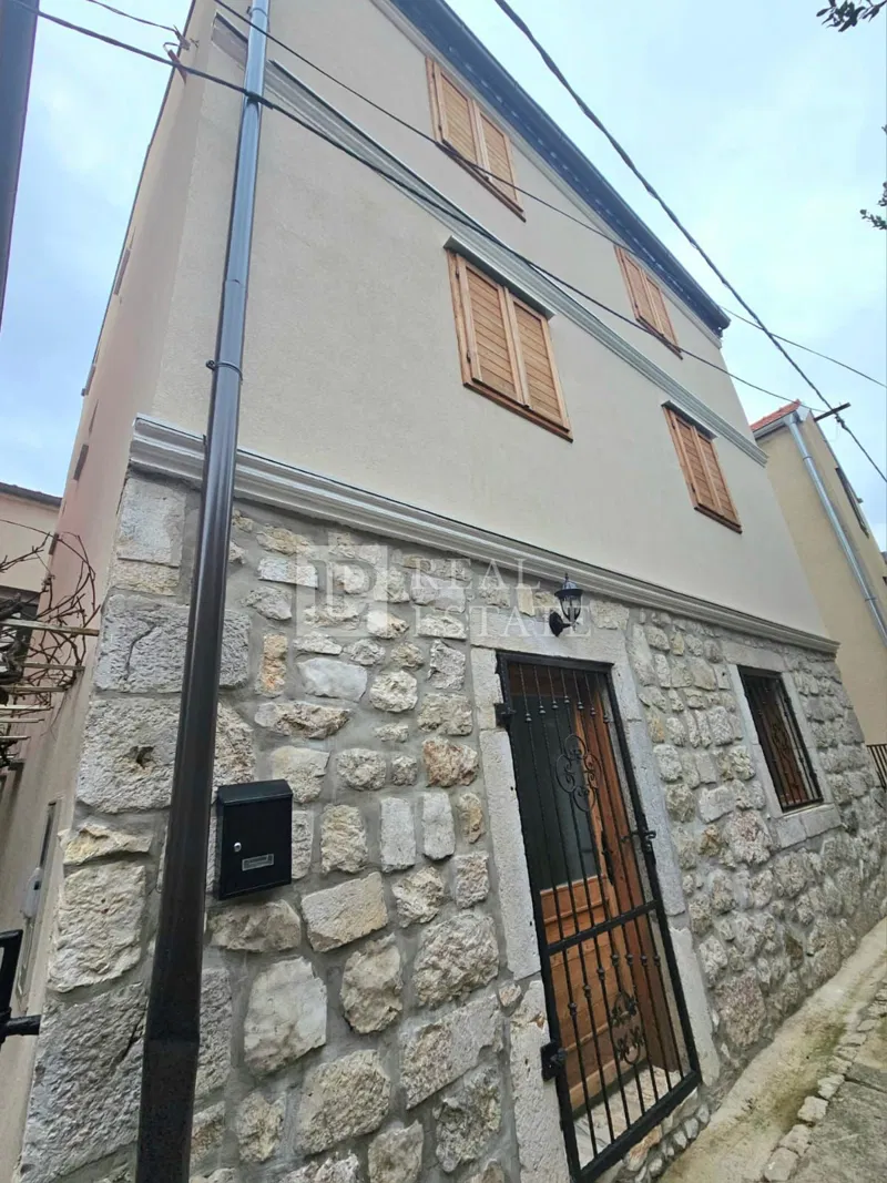 NOVI VINODOLSKI - hiša s tremi apartmaji (novogradnja) – 3