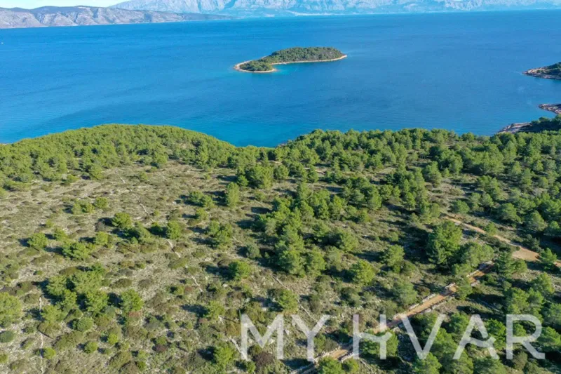 Terreno a Vrboska con possibilità di costruzione – 2