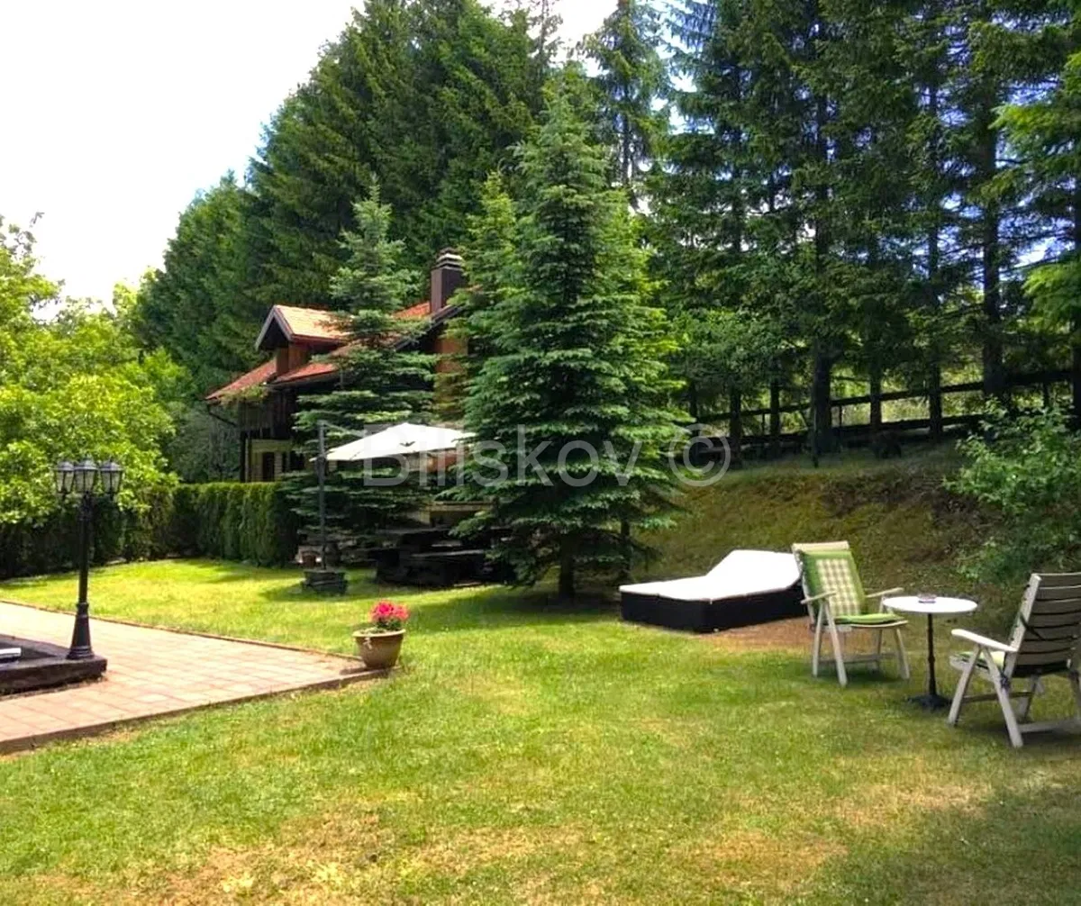 Verkauf, Plitvicer Seen, charmantes Haus 240 m², Pool, Sauna,Parkplatz