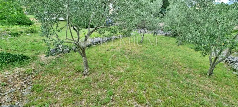 Malinska, građevinsko zemljište na mirnoj lokaciji! – 2