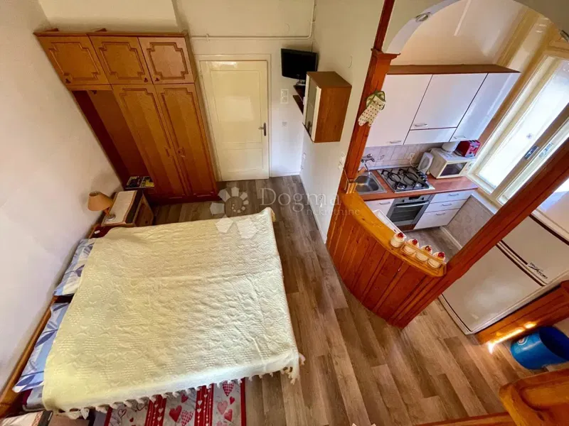 Apartment in an Austro-Hungarian villa with a yard and 3 parking spaces – 3
