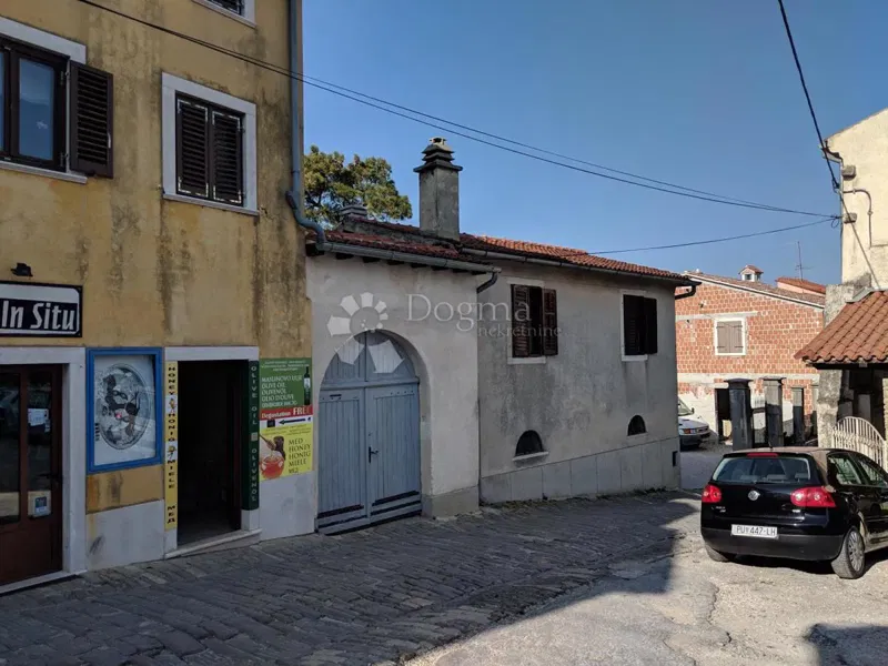 Una casa con giardino nel cuore della romantica Montona – 3