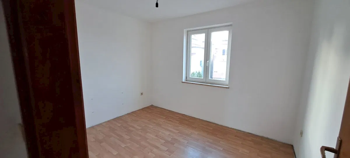 Prostrani stan na Vidikovcu s pogledom na grad