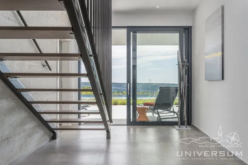 High quality and modern villa with sea view in Novigrad – 3