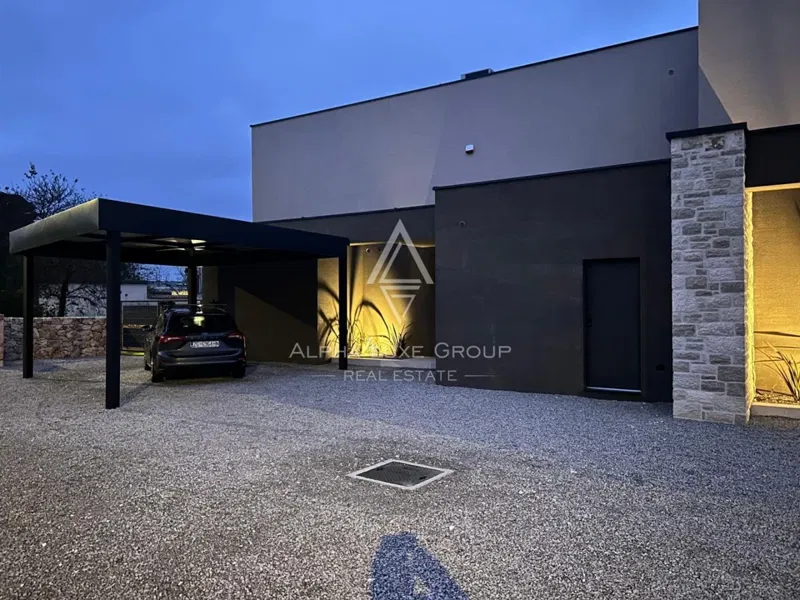Luxury Modern House with Pool for Sale in Rovinj – 3