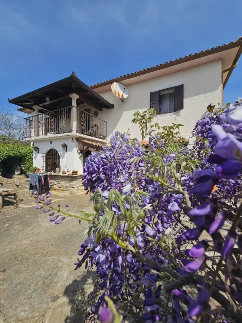 Istria, Buje, Rustic stone house with spacious garden for sale – 2