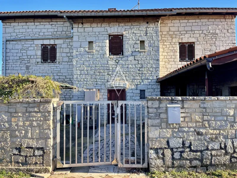 INVESTMENT OPPORTUNITY! Istria, Kanfanar – Stone house with building land potential – 2