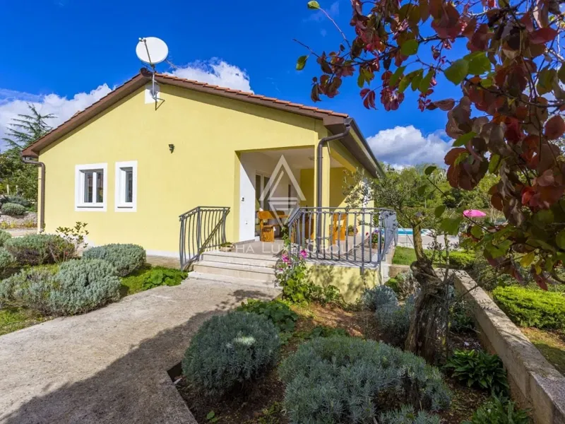 Istria, Žminj, Spacious property with three buildings and investment potential – 2