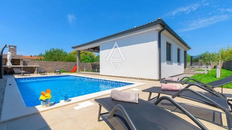 Istria, Pola, Moderna villa al piano terra con piscina vicino al centro – 2