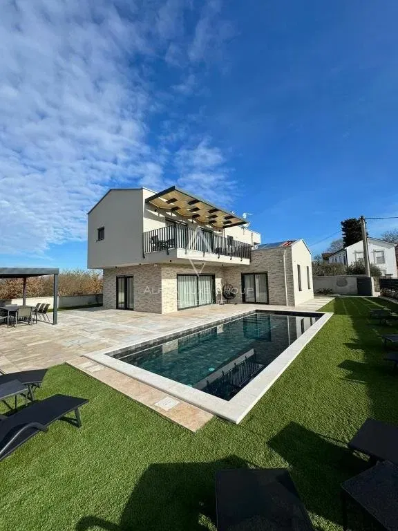 Sveti Lovreč - Elegant villa in tranquil Istrian village – 3