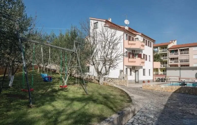 Pula: Spacious detached property with multiple apartments for sale – 2