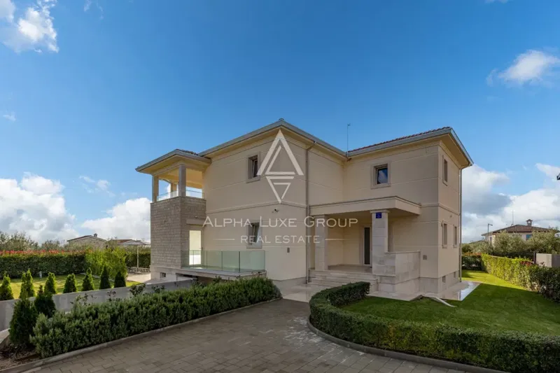 Exclusive at ALPHA LUXE GROUP - Poreč, Istria: Luxurious villa with panoramic sea and city view, close to the center – 2