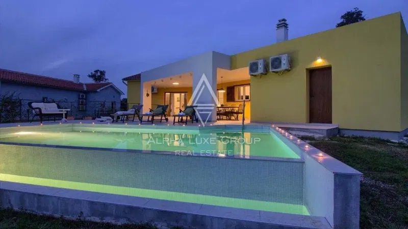 Svetvinčenat, Istria: Contemporary villa in prime location – 2