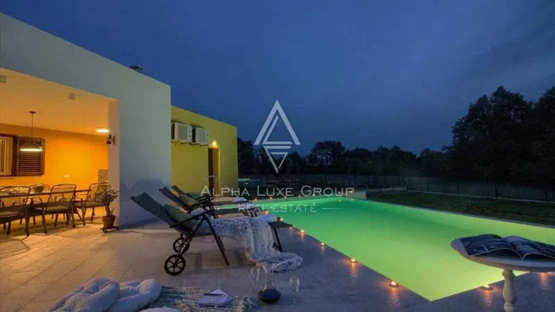 Svetvinčenat, Istria: Contemporary villa in prime location – 3