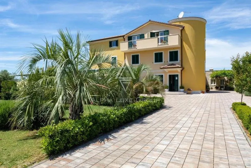 Rovinj, Istria: Exquisite Sea-View Hotel in Prime Location – 2