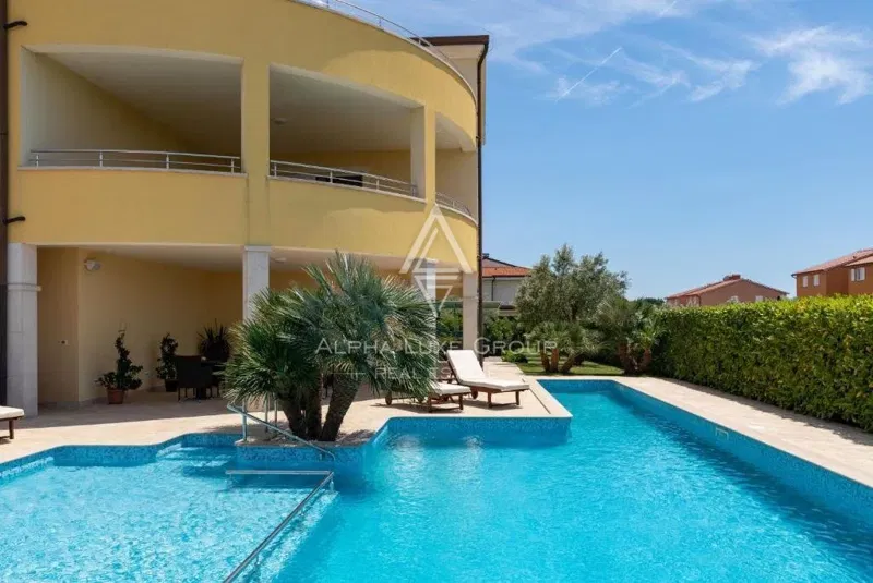 Rovinj, Istria: Exquisite Sea-View Hotel in Prime Location – 3
