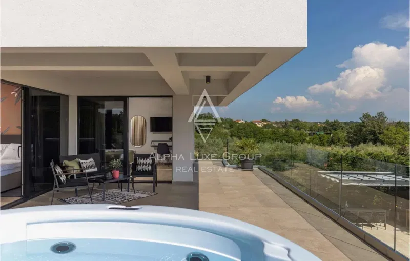 Villa di Lusso con Piscina Riscaldata a Lovrečica, Umago: Una Vita Serena sull'Adriatico – 3