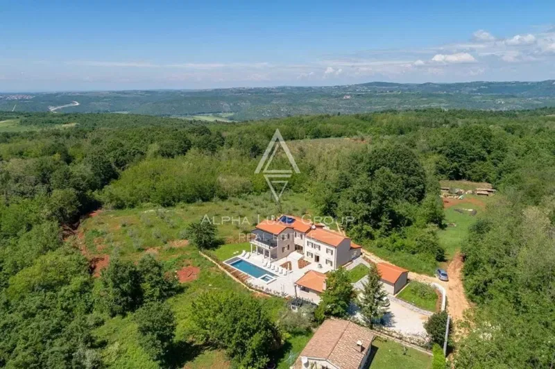 Impressive villa with a spacious garden, surrounded by beautiful nature, Kaštelir, ISTRIA – 2