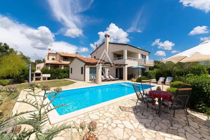 Istria, Višnjan: Panoramic view villa with pool – 3