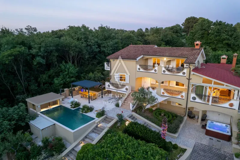 ALPHA LUXE GROUP sells spacious Villa, panoramic sea view, Poreč – 2