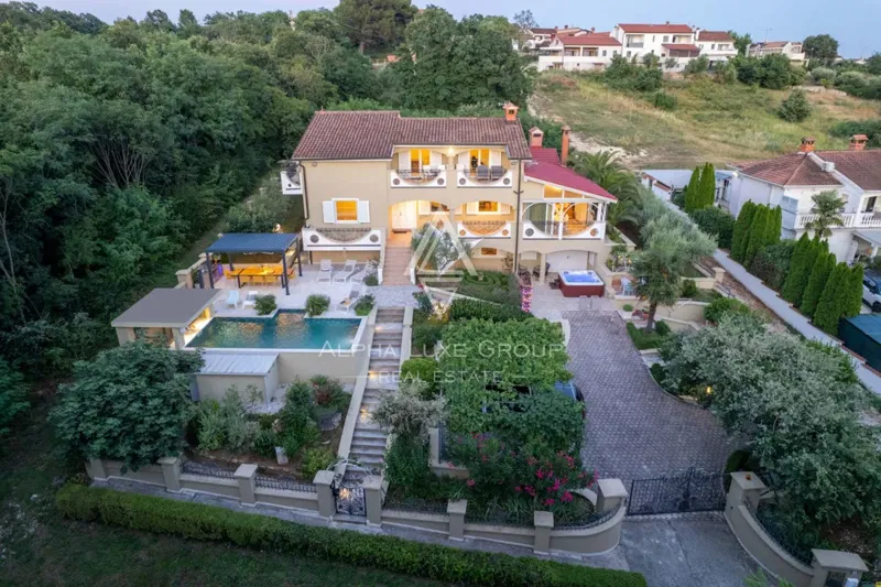 ALPHA LUXE GROUP sells spacious Villa, panoramic sea view, Poreč – 3