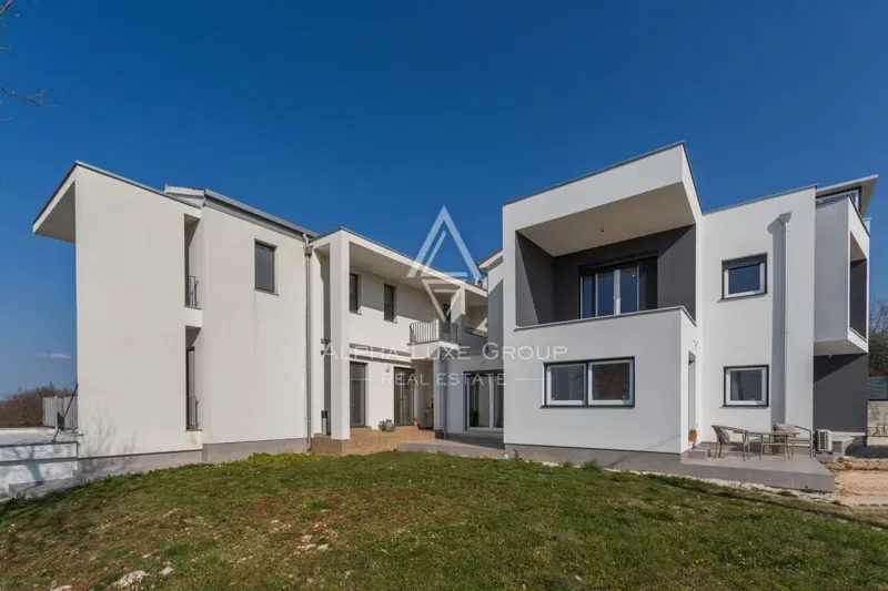Ház Poreč, 520m2 – 2