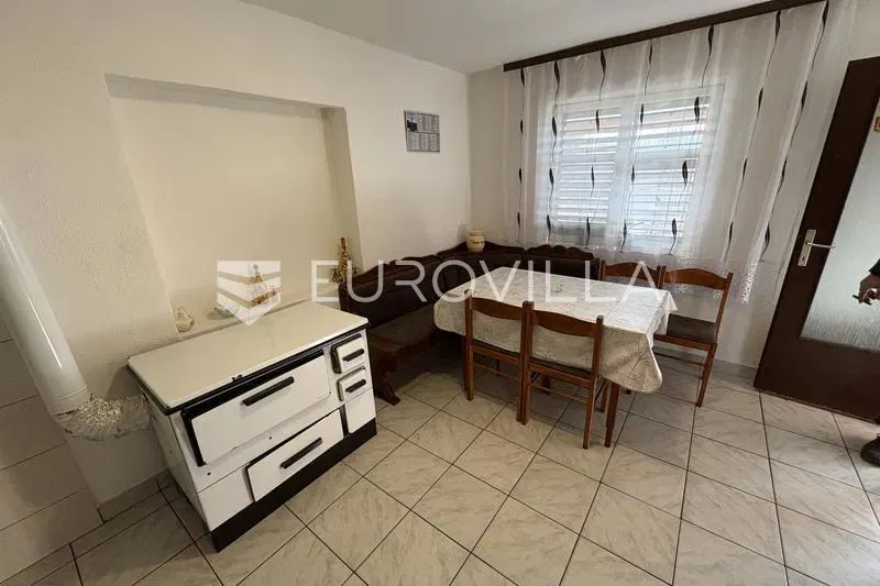 Knin, Kninsko polje, House for renovation – 3