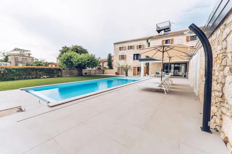 Villa in pietra con piscina vicino a Cittanova – 3