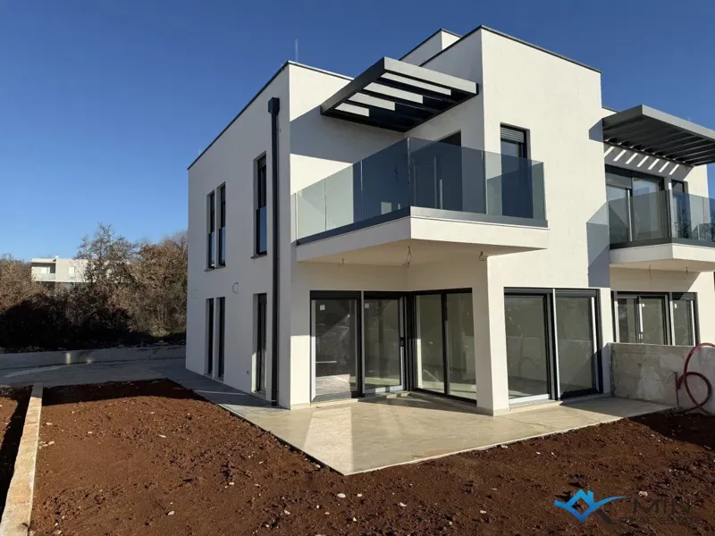 Attractive semi-detached house near Novigrad – 2
