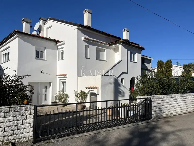 Krk-sziget, Malinska - 300 m2-es ház tengerre néző kilátással – 2