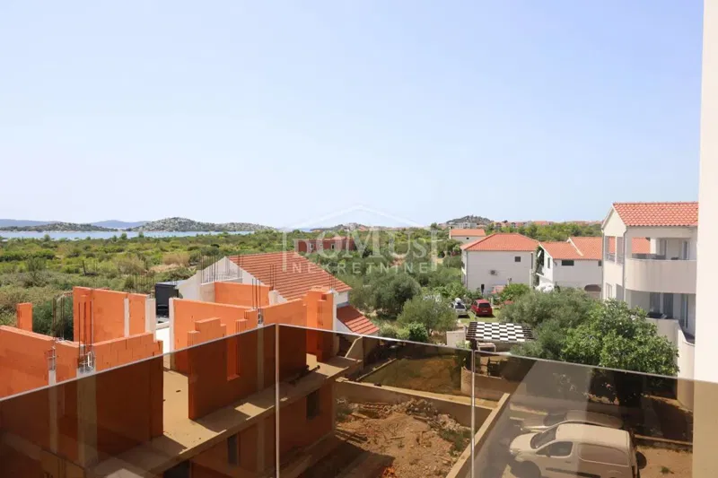 Vodice, 3-bedroom apartment on the 2nd floor, with sea view – 2