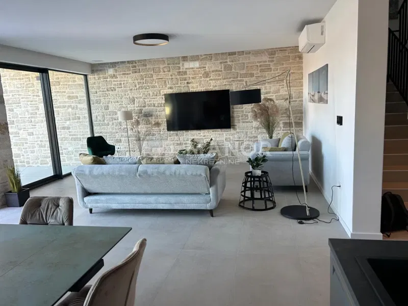 House Rovinjsko Selo, Rovinj, 225m2 – 2