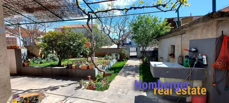 Family house with 2 apartments, garage - possibility of a pool – 2