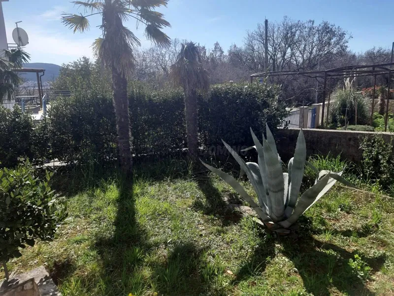 Hiša z 2 apartmajema, velik potencial! Otok Krk – 2