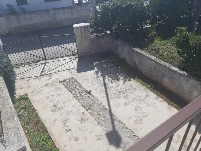 Hiša z 2 apartmajema, velik potencial! Otok Krk – 3