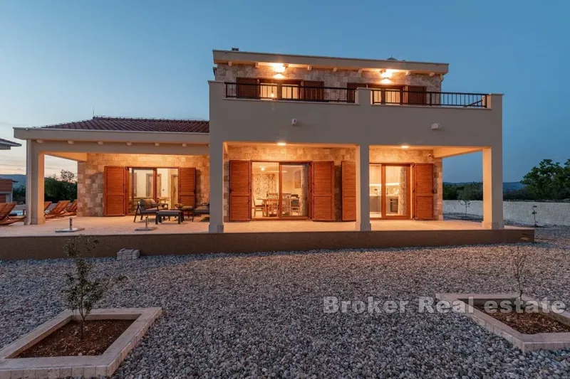 Casa con piscina e vista mare – 2