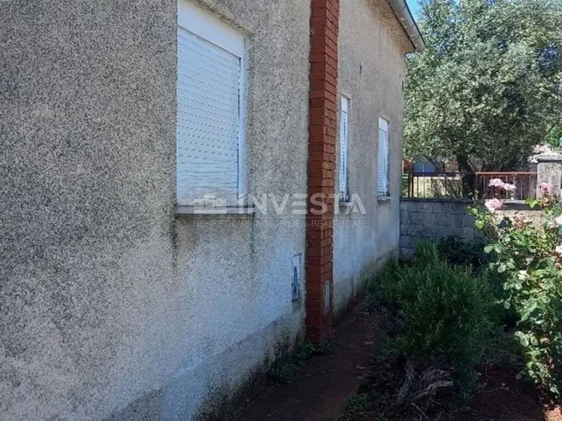 Veli Vrh, House with a yard near the sea – 2