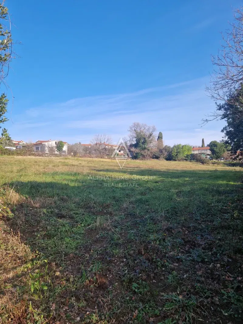 Brtonigla, Istria: Prime building land 5 km from the sea – 2