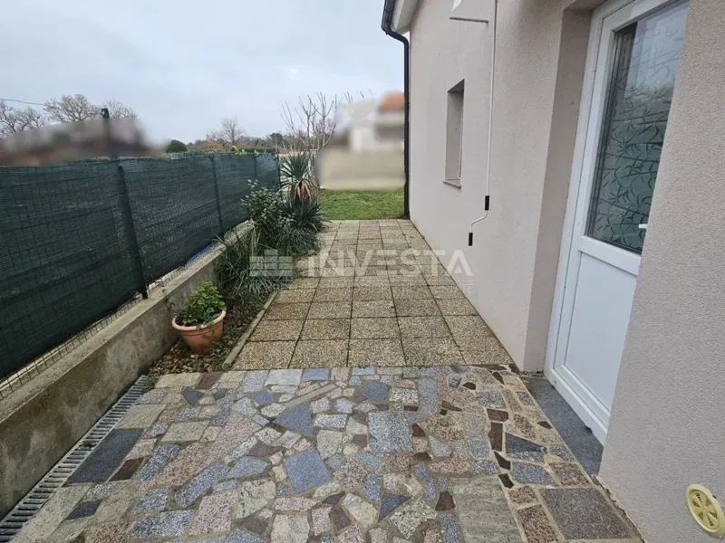 Peroj – Nyaraló felső szintje kerttel, közel a tengerhez – 3