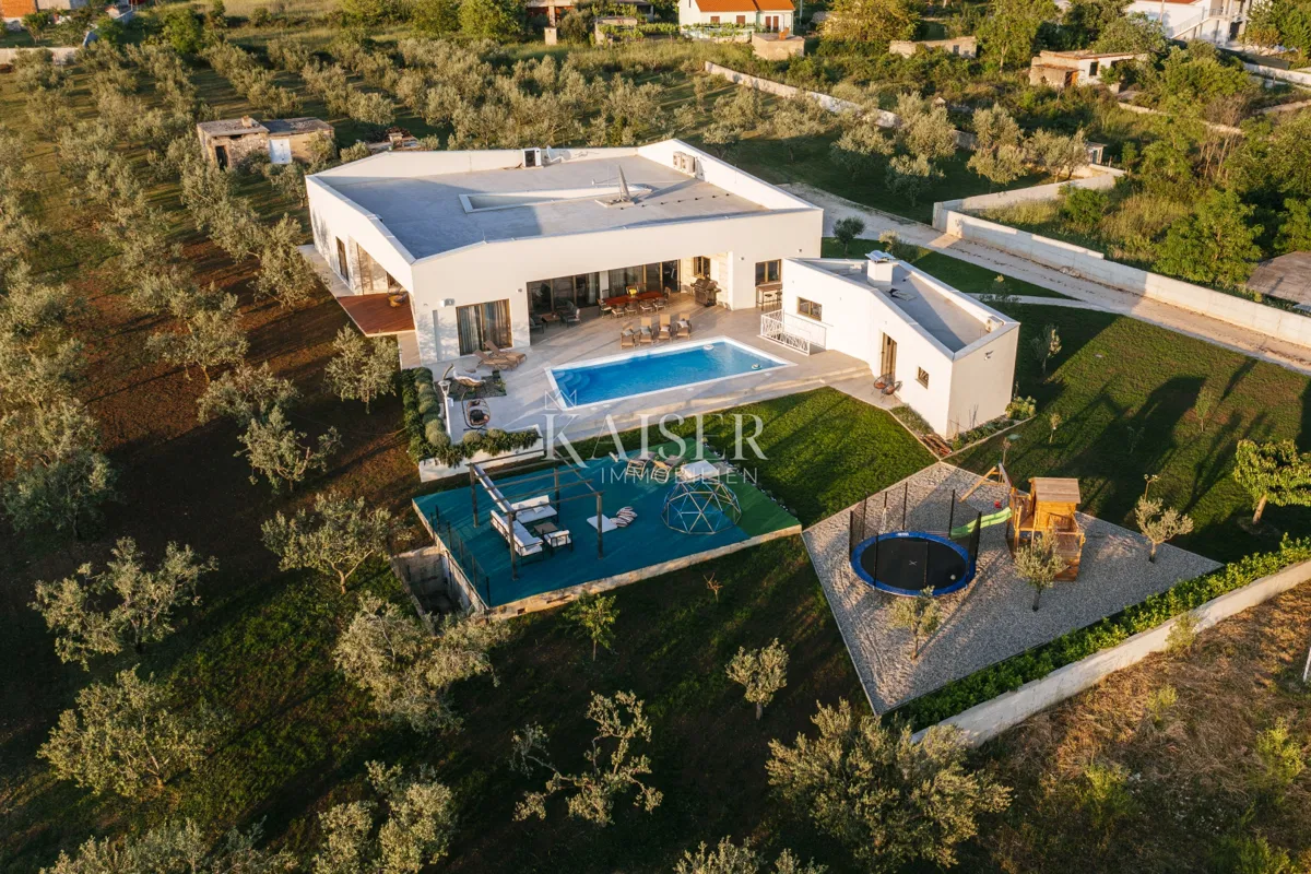 House Smoković, Zemunik Donji, 320m2