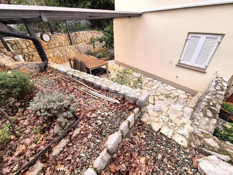 Appartamento al piano terra con ampio giardino – 2