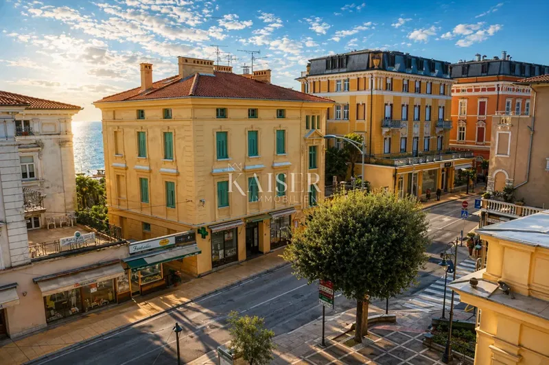 Opatija központ – Tágas, 4 szobás lakás 3 erkéllyel és parkolóval, 70 m-re a tengertől – 2