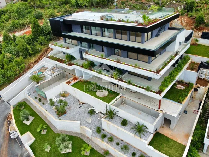 APPARTAMENTO IN VILLA URBANA, VISTA APERTA, GARAGE, ASCENSORE – 3