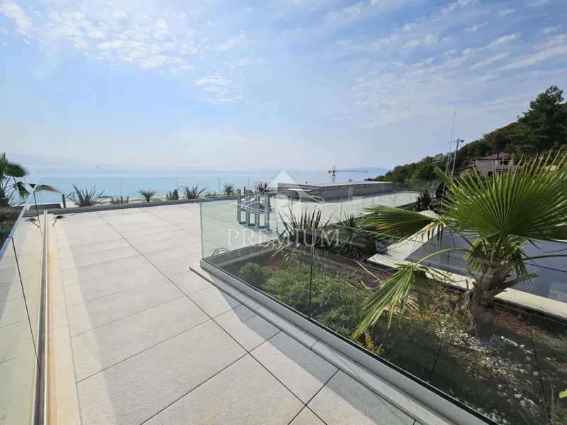 APPARTAMENTO IN VILLA URBANA, VISTA APERTA, GARAGE, ASCENSORE – 2