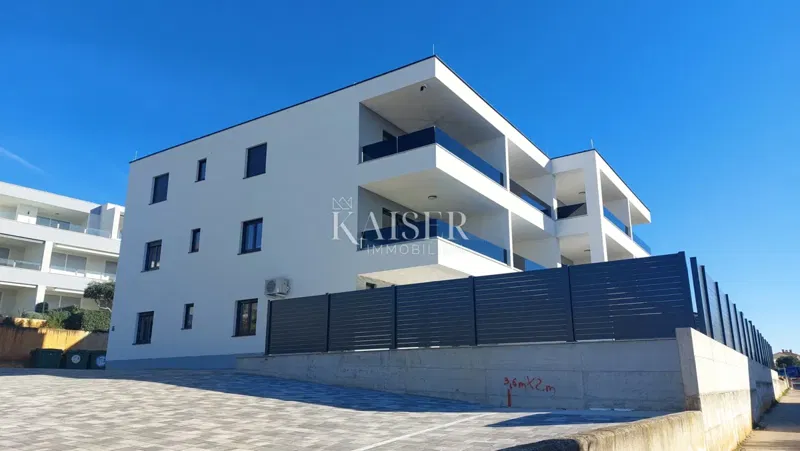 Isztria, Novigrad - kétszobás apartman nappalival, 68m2, első emelet – 2