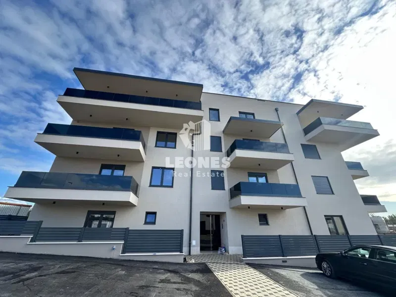 Comfortable apartment in a quality new building with a big courtyard near Poreč – 2