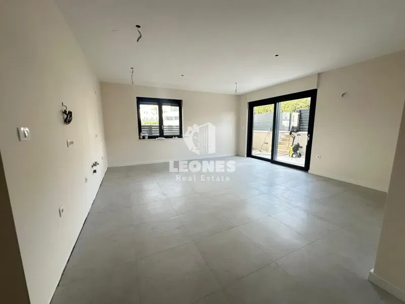 Comfortable apartment in a quality new building with a big courtyard near Poreč – 3